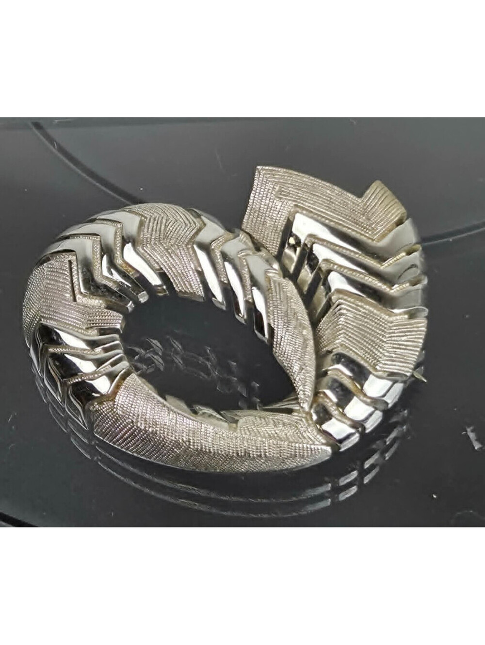Vintage Monet Silver Tone Leaf Wreath Brooch Signed Mid Century Pin